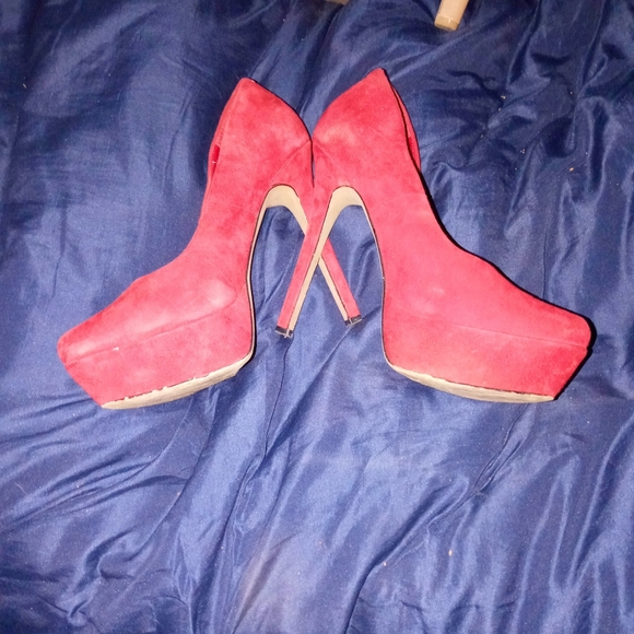 Heels - Picture 3 of 3